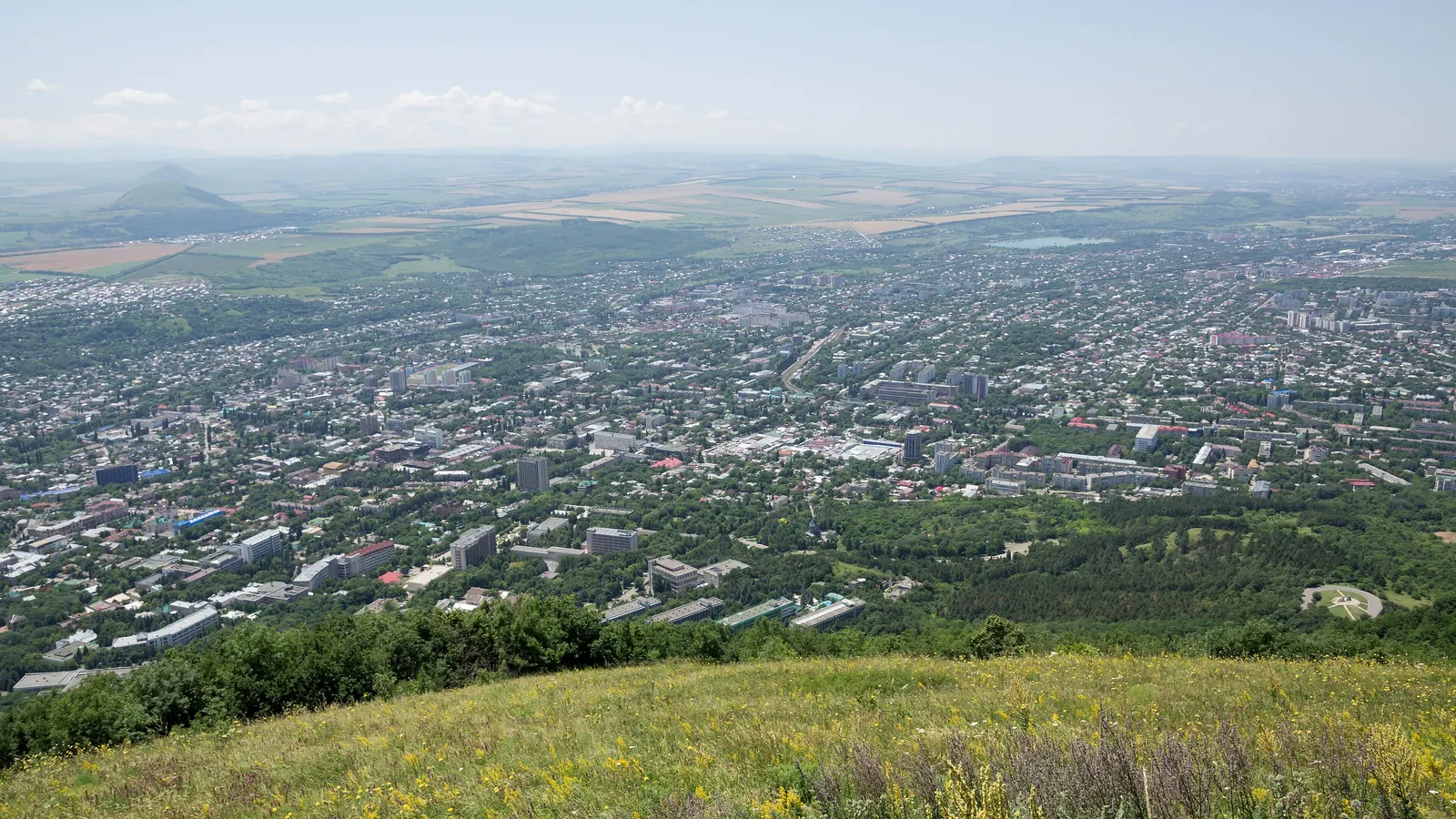 Пятигорск сверху, вид с Машука